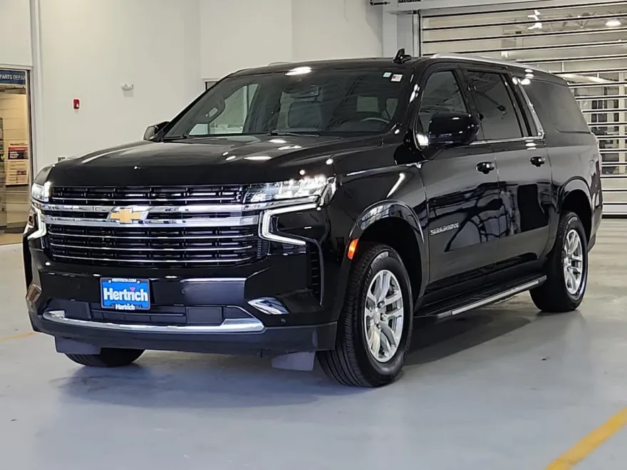 2024 Chevrolet Suburban LT photo 1