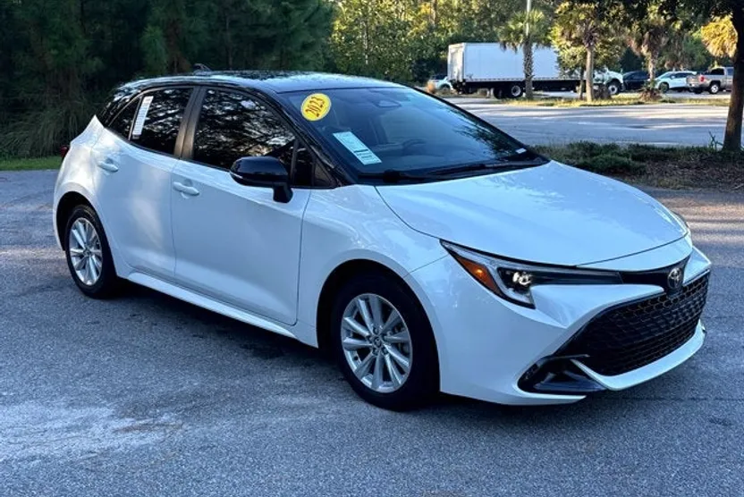 2023 Toyota Corolla SE photo 1