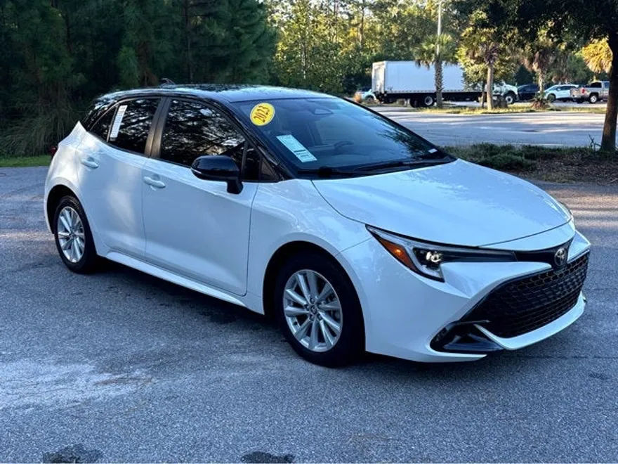 2023 Toyota Corolla SE photo 1