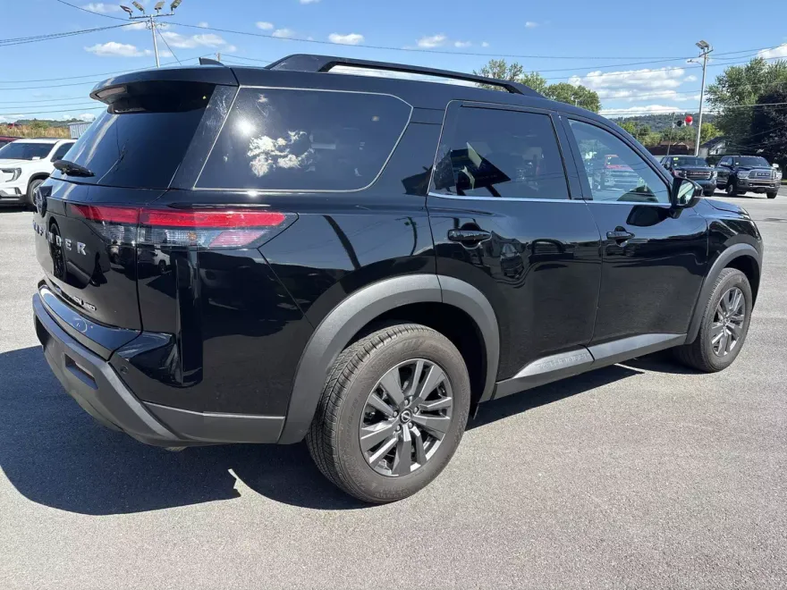 2024 Nissan Pathfinder SV photo 1