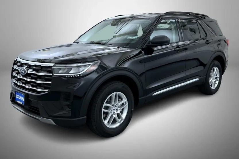 2025 Ford Explorer photo 1