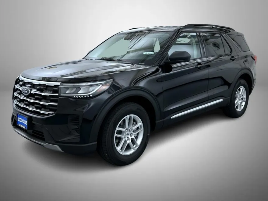 2025 Ford Explorer photo 1