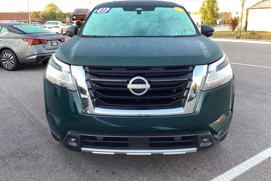 2023 Nissan Pathfinder SL photo 1