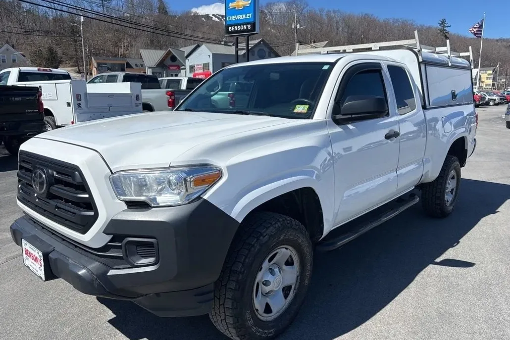 2019 Toyota Tacoma 4x4 SR photo 1