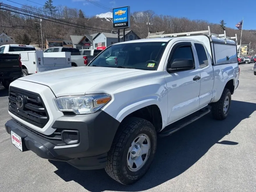 2019 Toyota Tacoma 4x4 SR photo 1