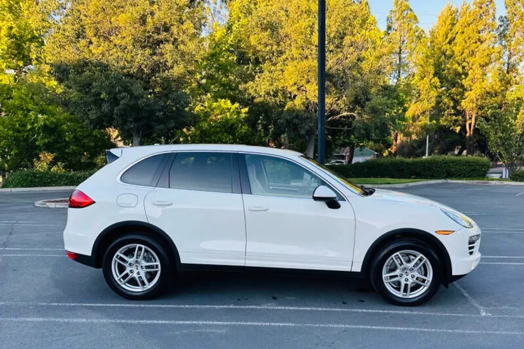 2011 Porsche Cayenne photo 1