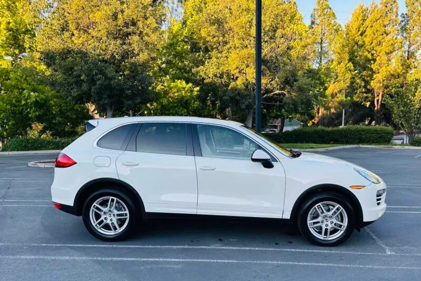 2011 Porsche Cayenne photo 1