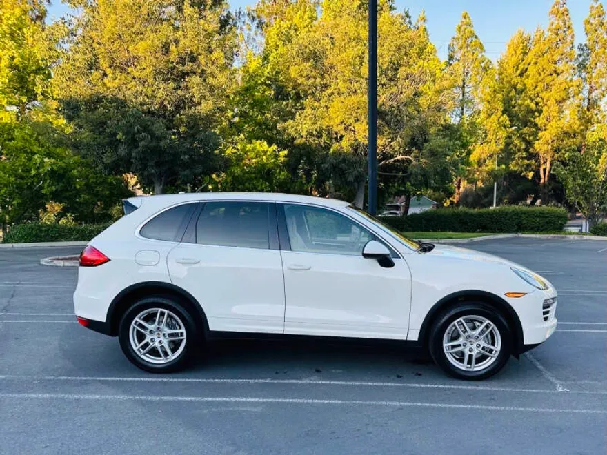 2011 Porsche Cayenne photo 1