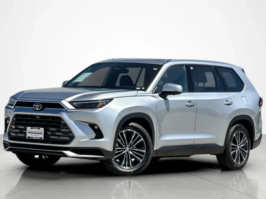 2024 Toyota Highlander Hybrid Platinum photo 1