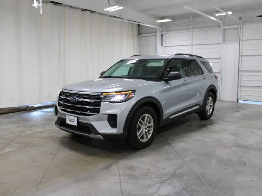2025 Ford Explorer photo 1