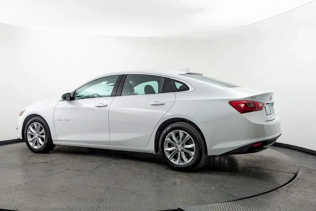 2024 Chevrolet Malibu 1LT photo 1