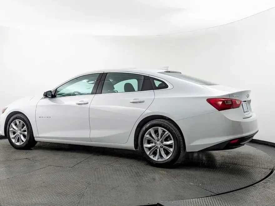 2024 Chevrolet Malibu 1LT photo 1