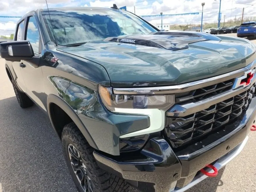 2025 Chevrolet Silverado 1500 ZR2 photo 1