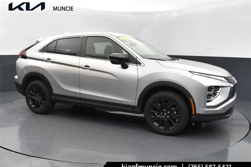 2024 Mitsubishi Eclipse Cross LE photo 1