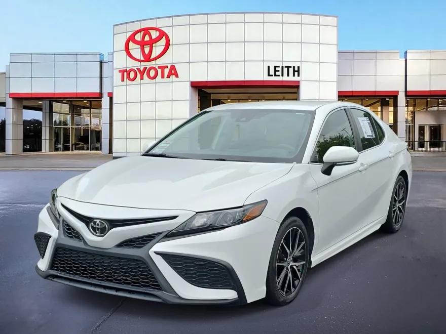 2022 Toyota Camry SE photo 1