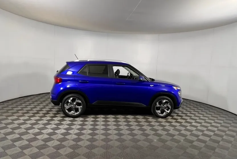 2024 Hyundai Venue Limited photo 1