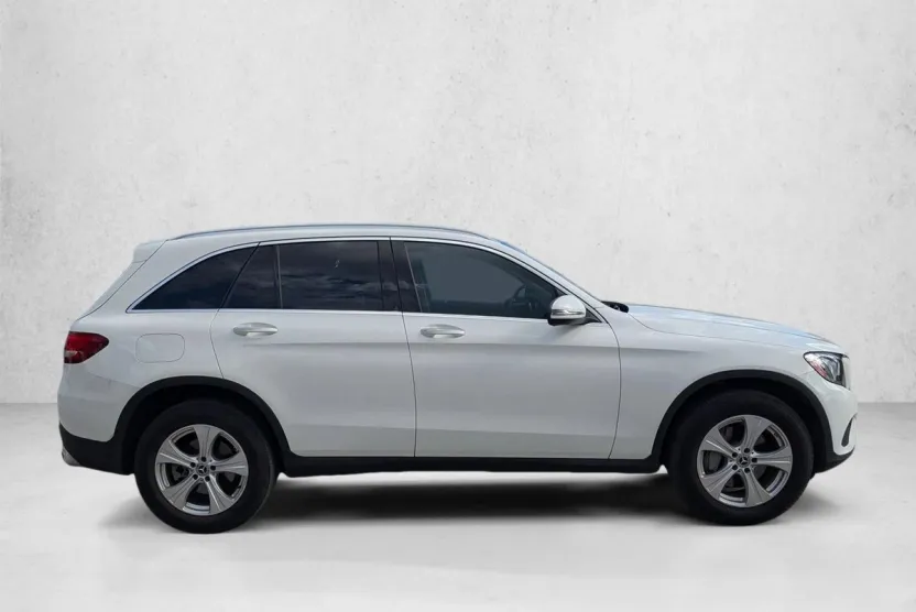 2017 Mercedes Benz GLC 300 photo 1