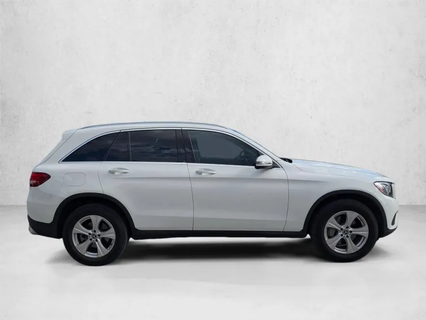 2017 Mercedes Benz GLC 300 photo 1