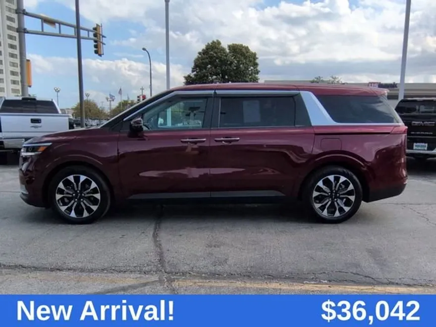 2023 Kia Carnival EX photo 1