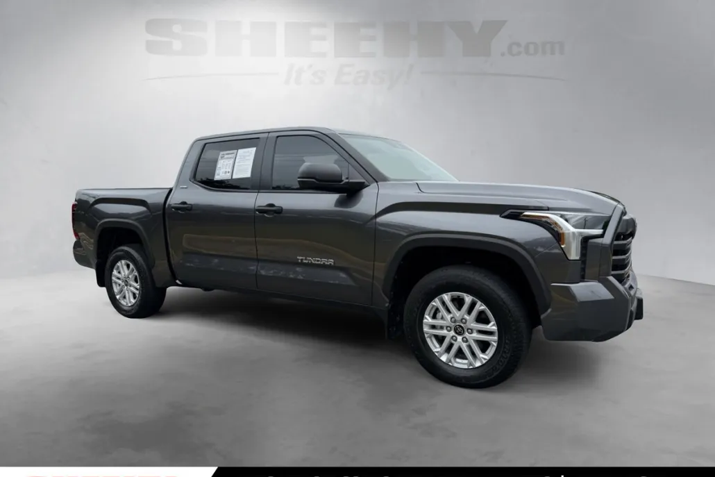 2024 Toyota Tundra SR5 photo 1