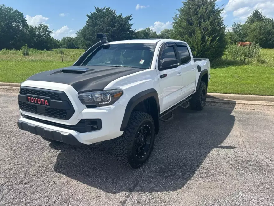 2019 Toyota Tacoma TRD Pro photo 1
