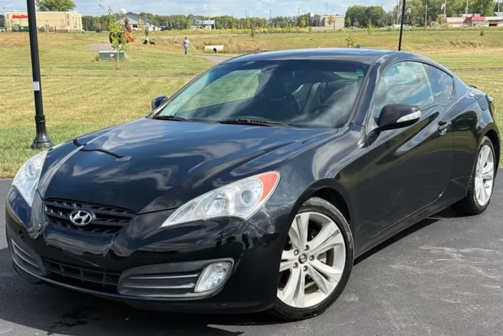 2012 Hyundai Genesis Coupe 3.8 Grand Touring photo 1
