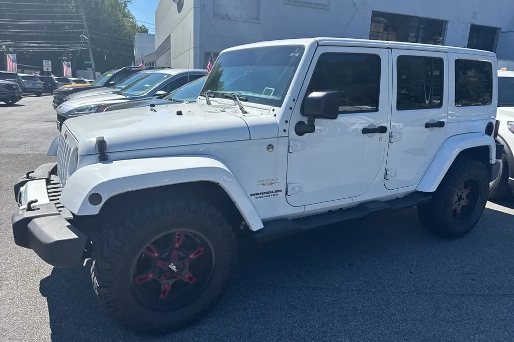 2015 Jeep Wrangler Unlimited Sahara photo 1