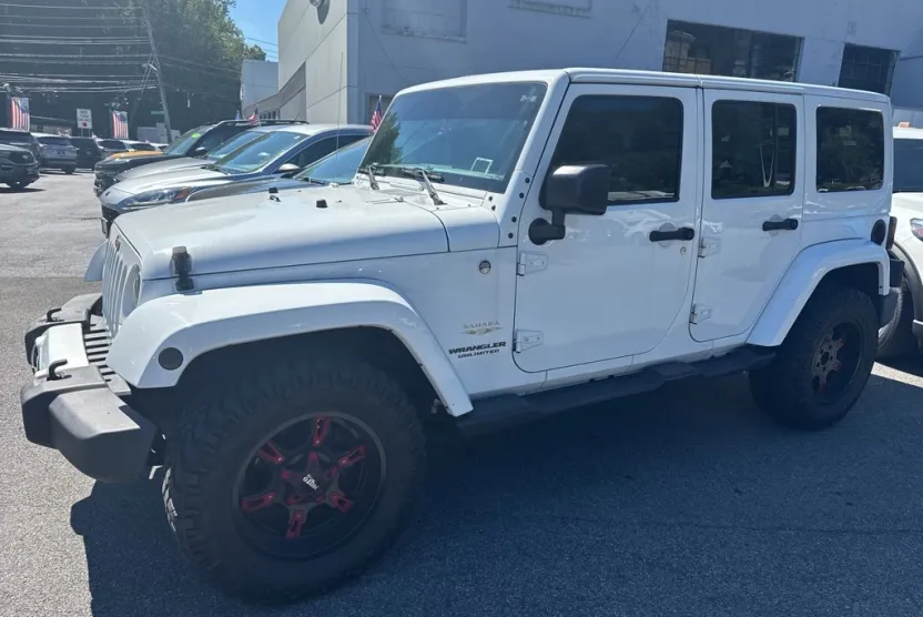 2015 Jeep Wrangler Unlimited Sahara photo 1