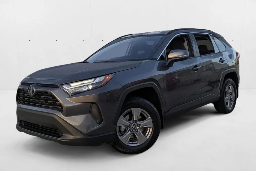 2024 Toyota RAV4 XLE photo 1