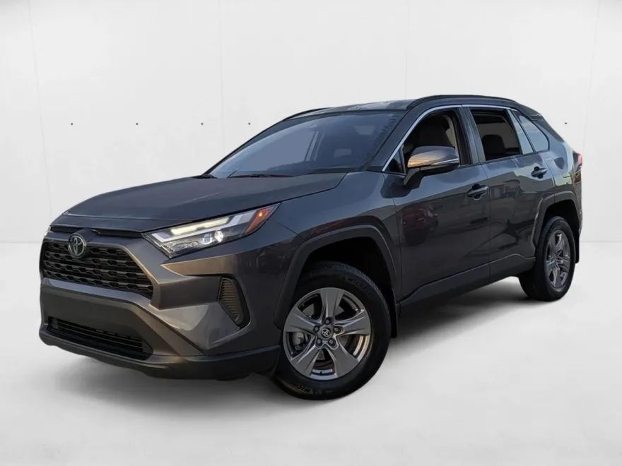 2024 Toyota RAV4 XLE photo 1