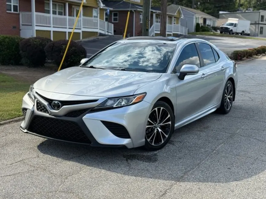 2018 Toyota Camry SE XLE photo 1
