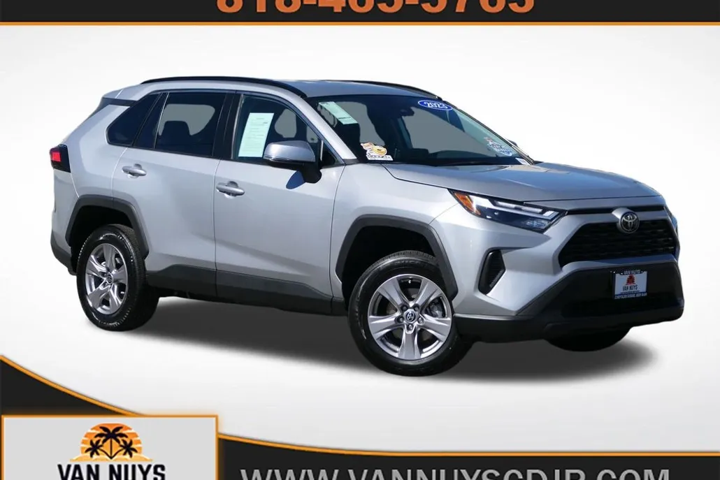 2023 Toyota RAV4 XLE photo 1