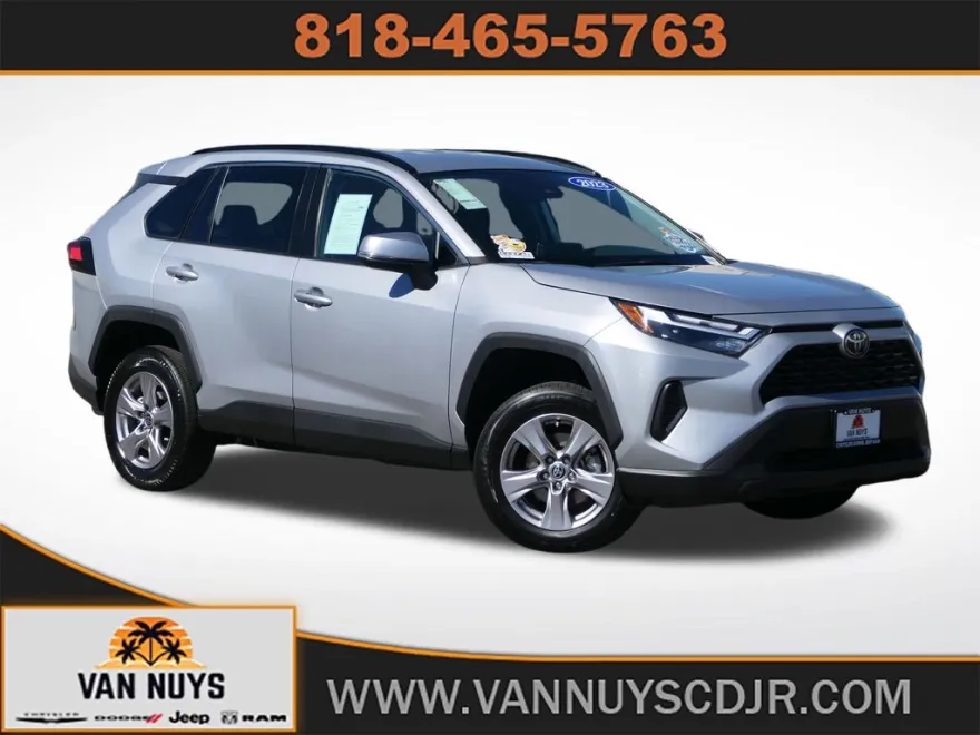 2023 Toyota RAV4 XLE photo 1