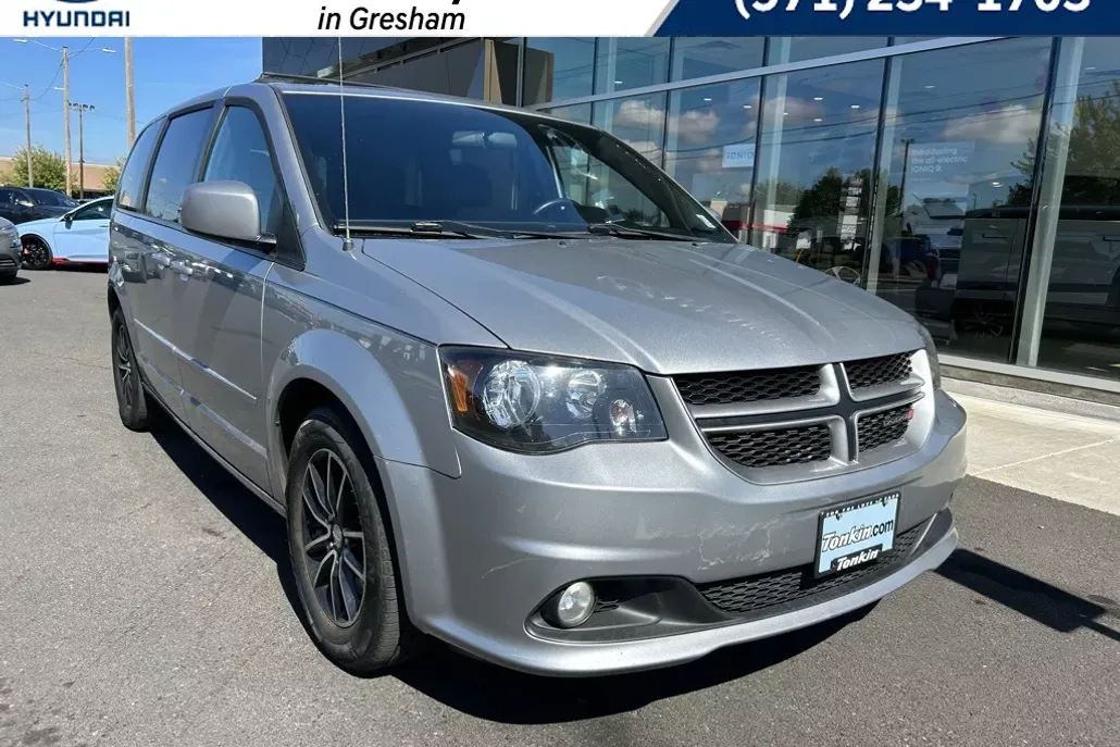 2016 Dodge Grand Caravan R/T photo 1