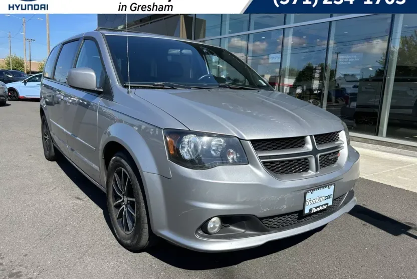 2016 Dodge Grand Caravan R/T photo 1