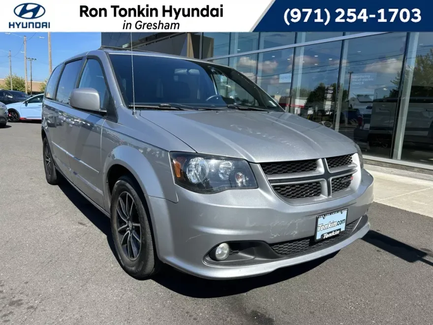 2016 Dodge Grand Caravan R/T photo 1