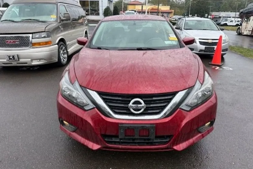2017 Nissan Altima 2.5 SR photo 1