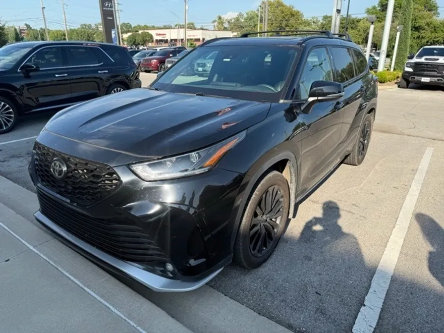 2023 Toyota Highlander L photo 1
