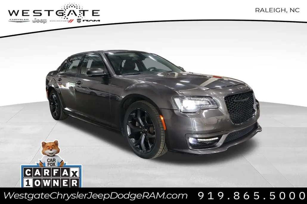 2022 Chrysler 300 Touring L photo 1