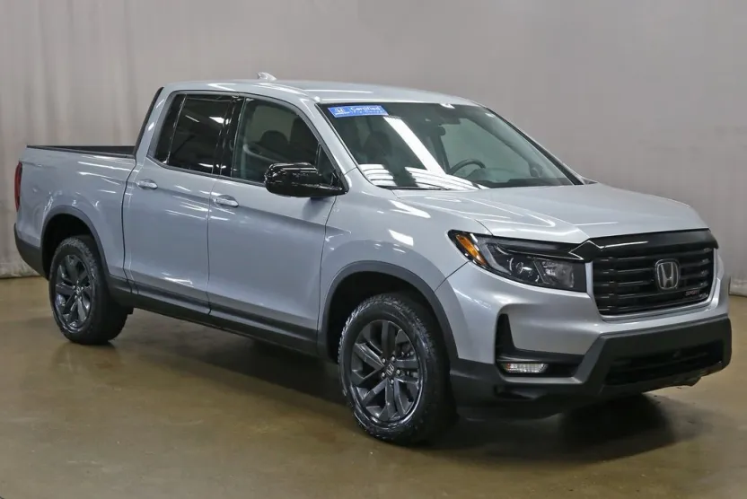 2023 Honda Ridgeline Sport photo 1