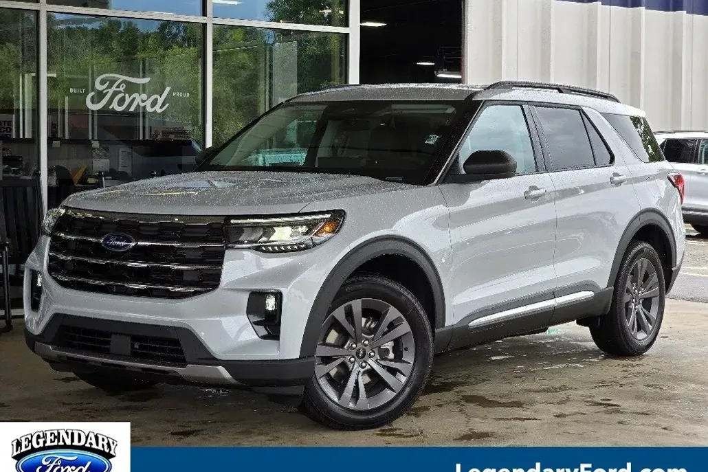 2025 Ford Explorer photo 1