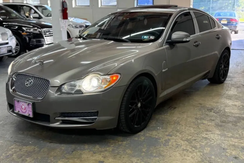 2009 Jaguar XF Premium Luxury photo 1