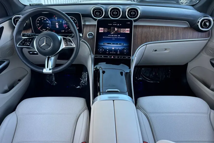 2025 Mercedes Benz GLC 300 4MATIC photo 1