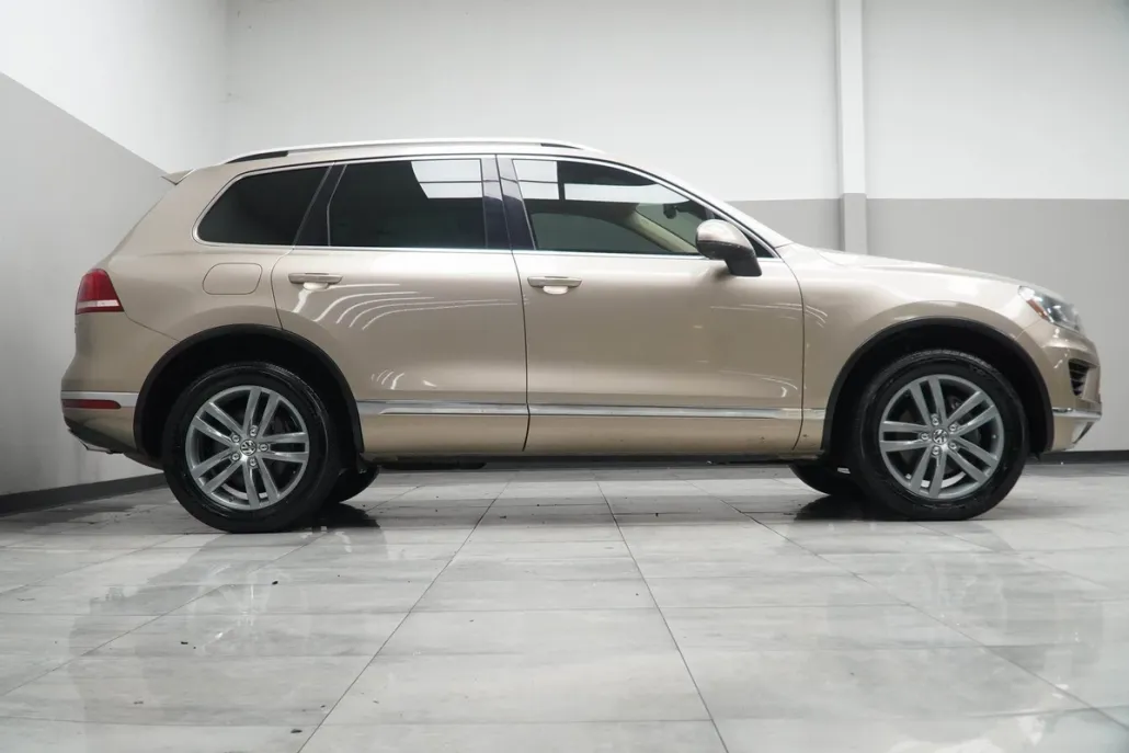 2015 Volkswagen Touareg V6 TDI Lux photo 1