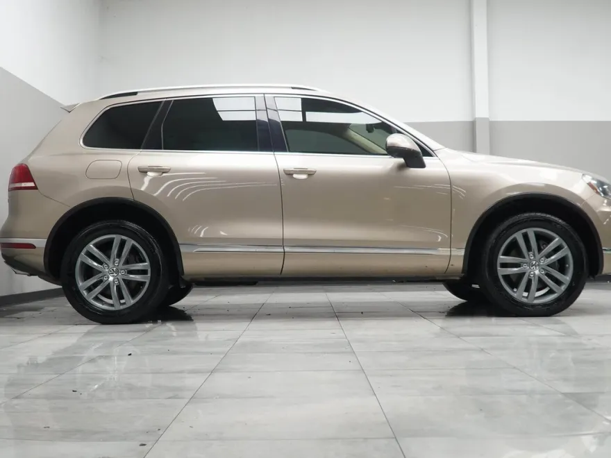 2015 Volkswagen Touareg V6 TDI Lux photo 1