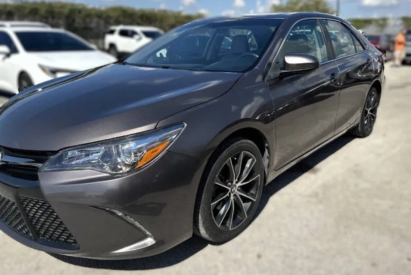 2017 Toyota Camry XSE photo 1