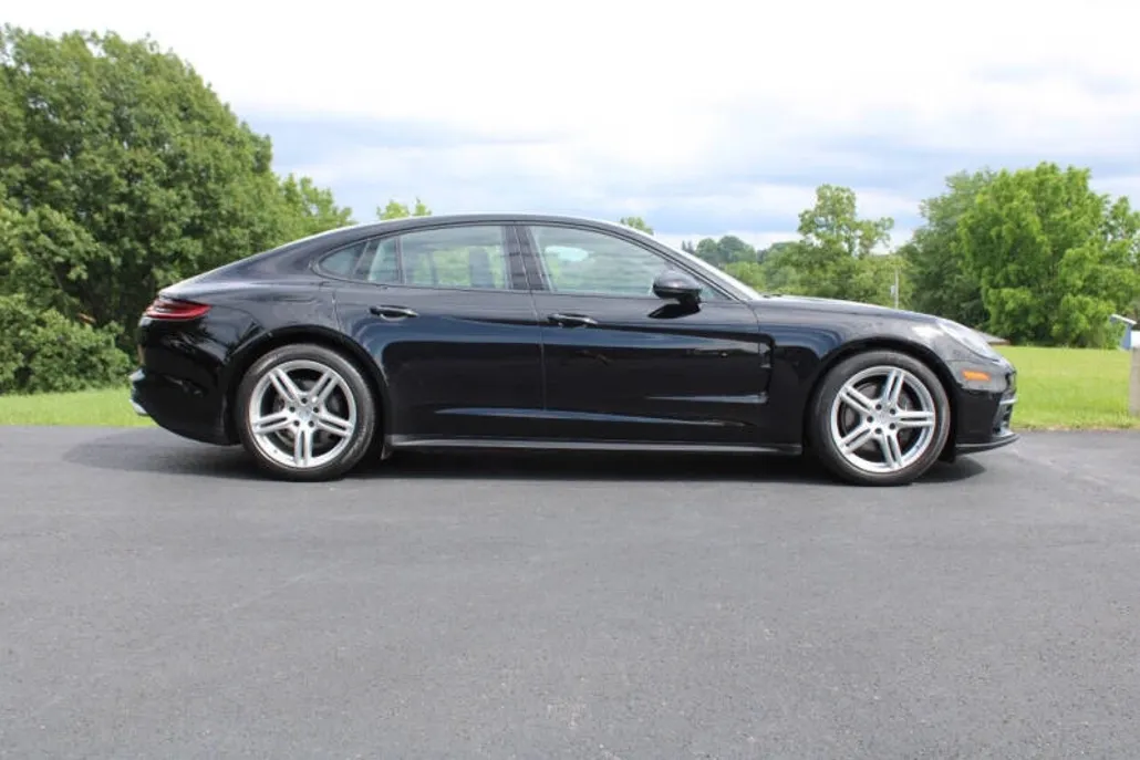 2020 Porsche Panamera 4 photo 1