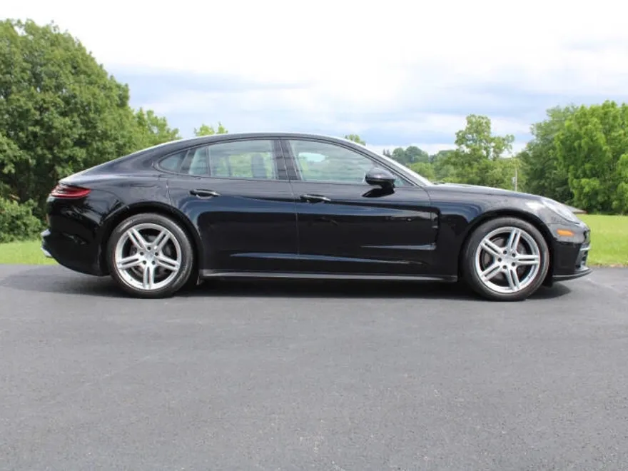 2020 Porsche Panamera 4 photo 1