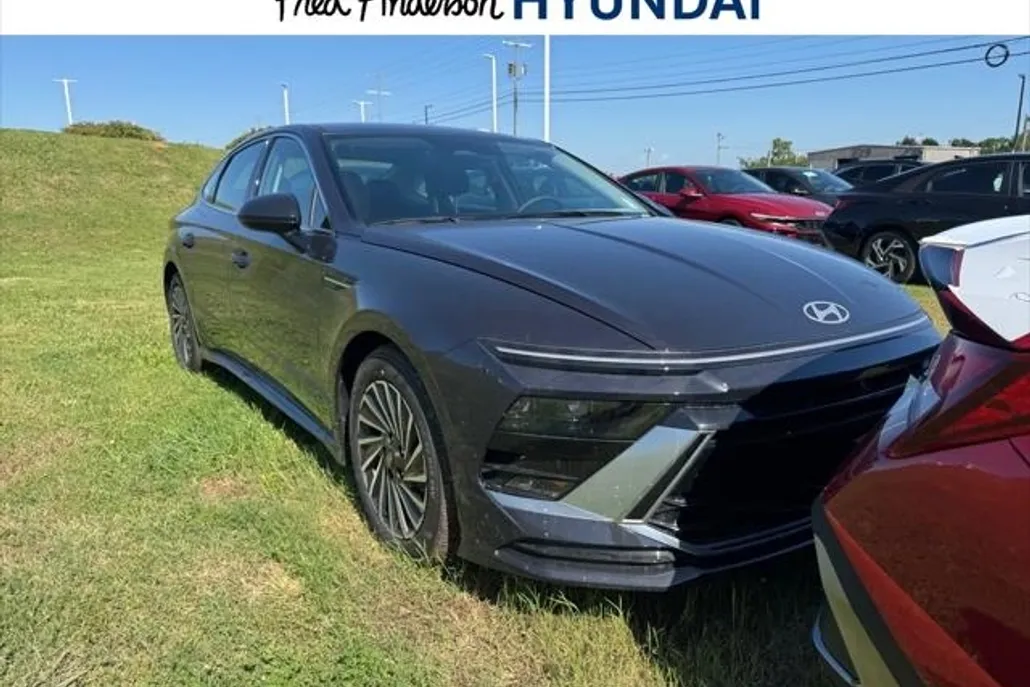 2025 Hyundai Sonata Hybrid SEL photo 1