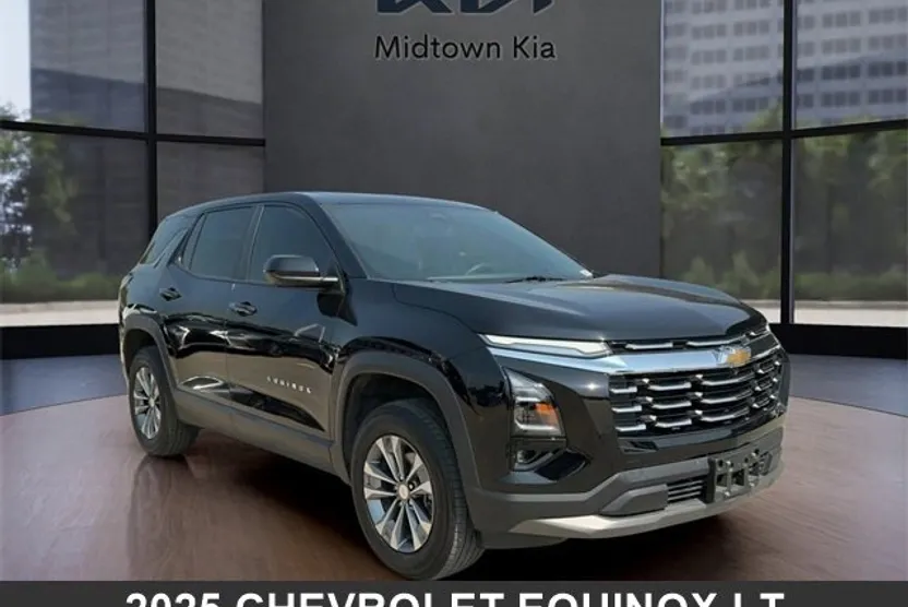 2025 Chevrolet Equinox LT photo 1